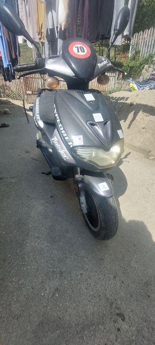 Vând Scuter 2T stare bună