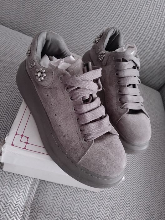 Продам женские кеды