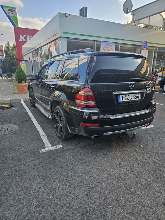 Продавам Мерцедес Гл320