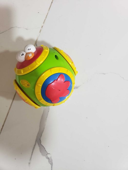 Забавная игрушка для малыша