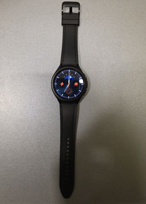 SAMSUNG Galaxy Watch6 Classic - Черен | Отлично състояние | + Подарък