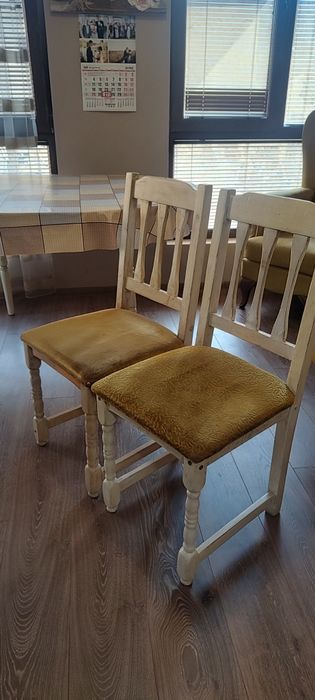 Стол от естествено дърво