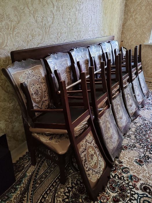 Продаётся Стол и 12 стульев