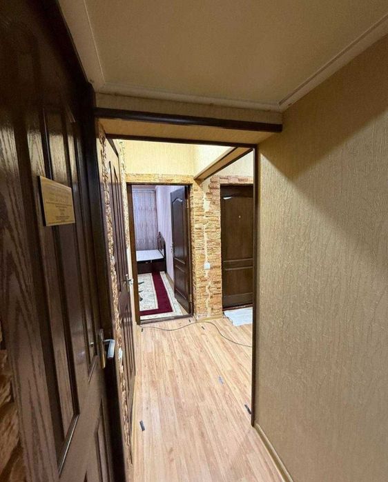 Qizlarga kvartira tinchlik metro lux sharoit bilan