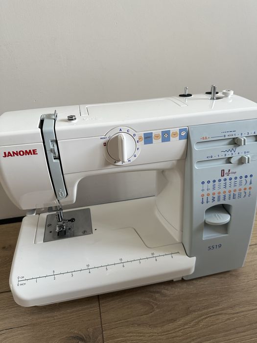 Швейная машина Janome 5519 белый