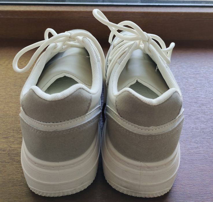 Кроссовки женские 37.5