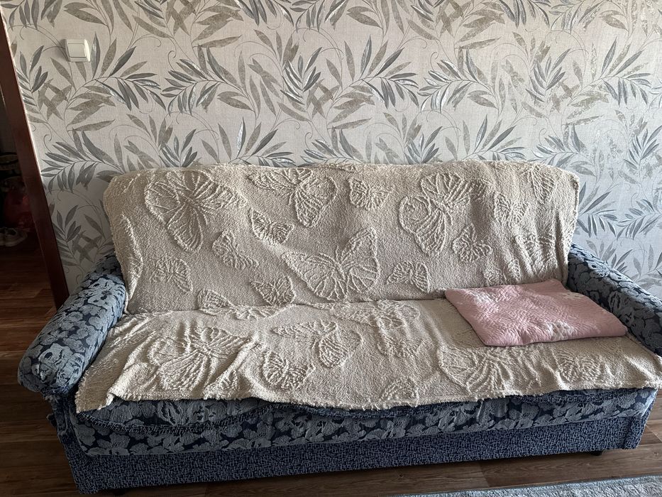 Срочно продается диван с креслом