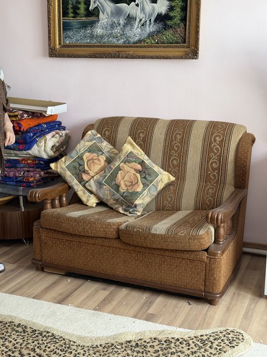 Продам коричневый диван