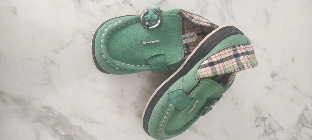 Продам детскую обувь.