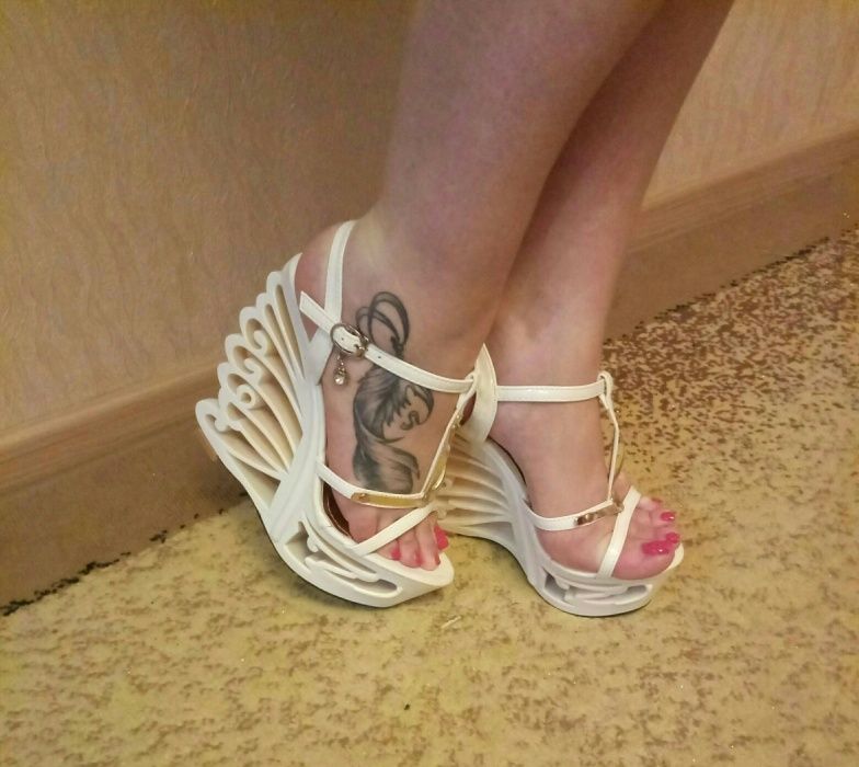 Продам красивые босаножки