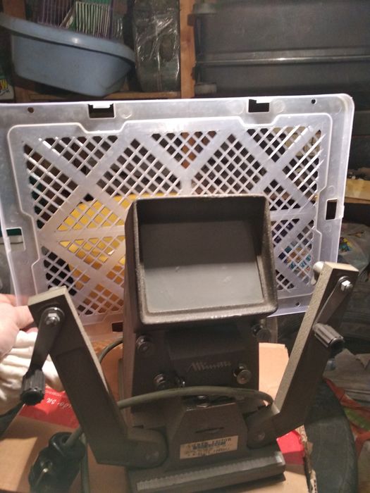 Продам кинопроектор.