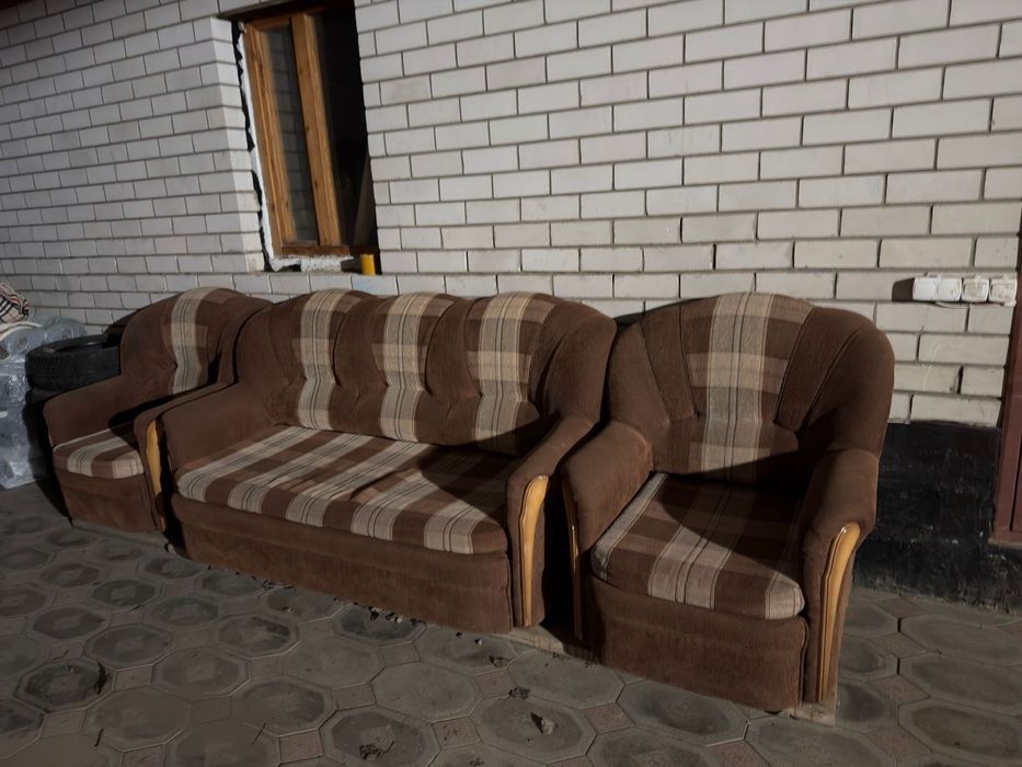 Продам диван с креслами