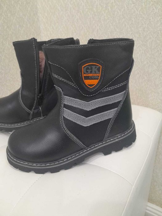 Продам детские зимние сапоги