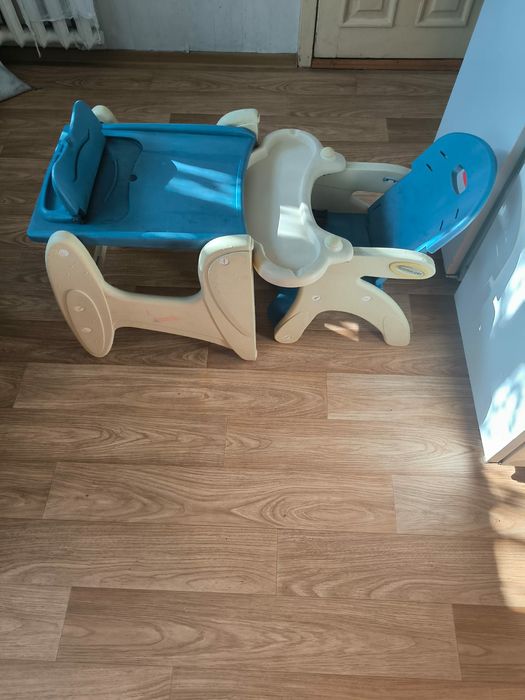 продам детский раскладной стол-стул Chicco