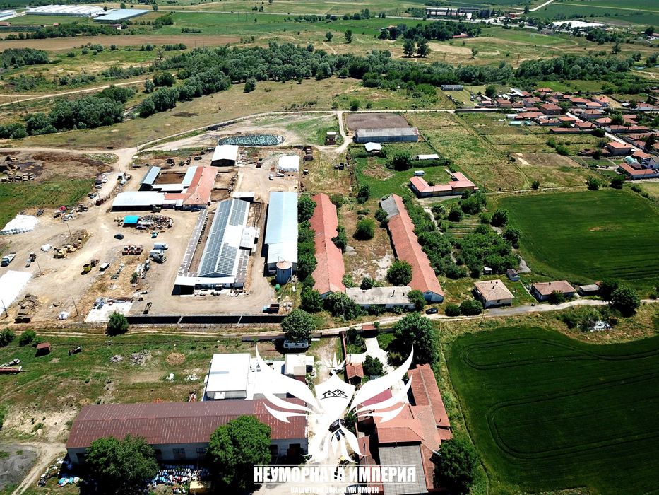 Продавам обор, краварник склад база с площ от 2617кв.м и земя 9015кв.м в гр.Първомай кв.Дебър