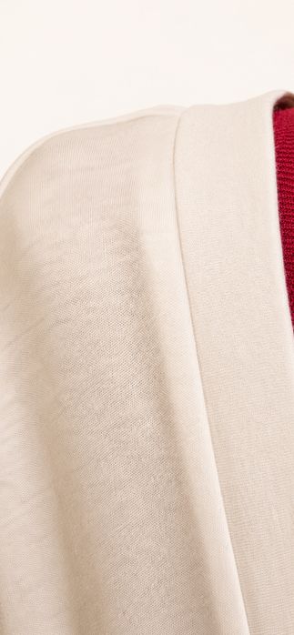 Bluză de vară din jerse fin, albă, cu flori din organza