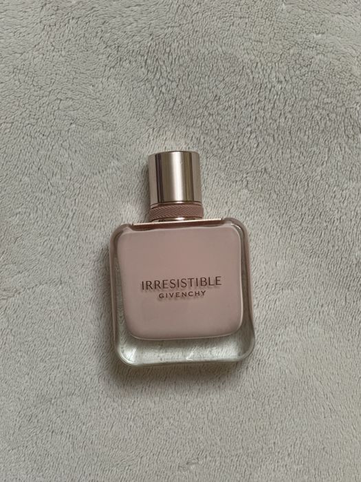 Женский парфюм Givenchy irresistible