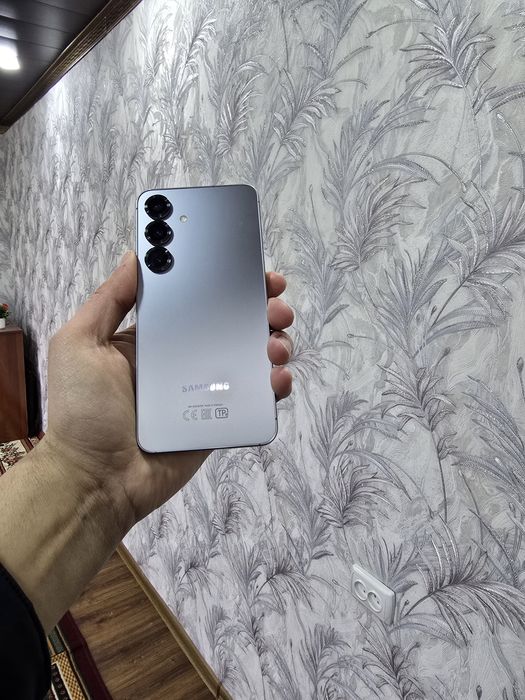 Srochno Samsung S25 2sim 12/256g sotiladi