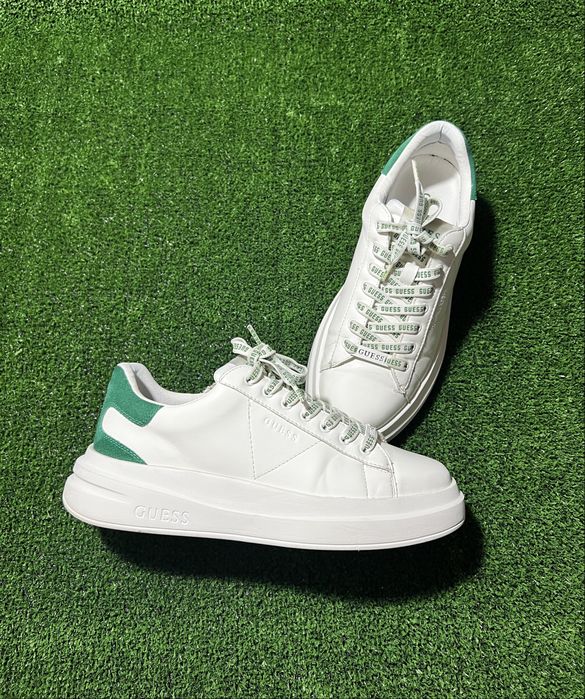 Adidasi Guess.