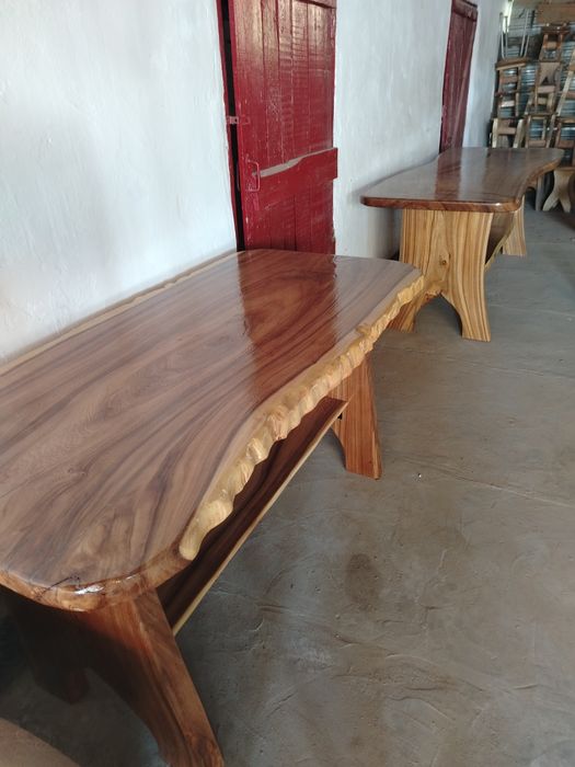 Продам Стол с карагача