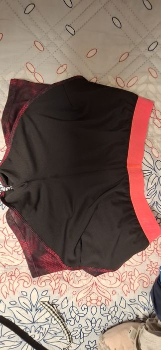 Спортни къси гащи