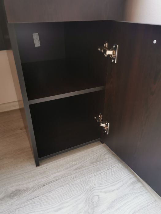 Бюро и офис стол с колелца и регулиране на височината