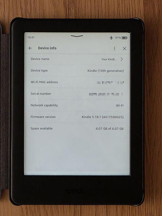 Amazon Kindle 10th Gen (с подсветка) + оригинален калъф, кутия и кабел
