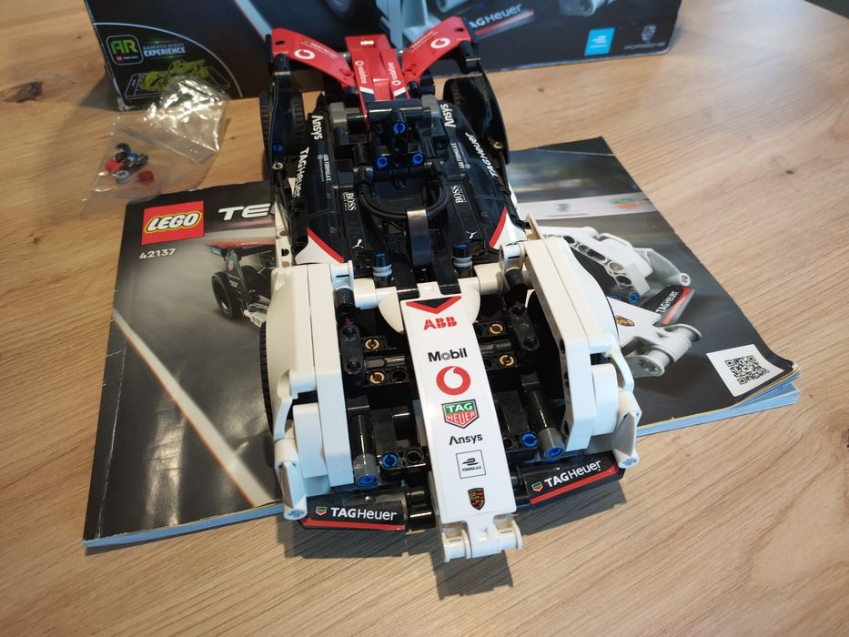 LEGO Technic Formula E Porsche 99X Electric (42137)