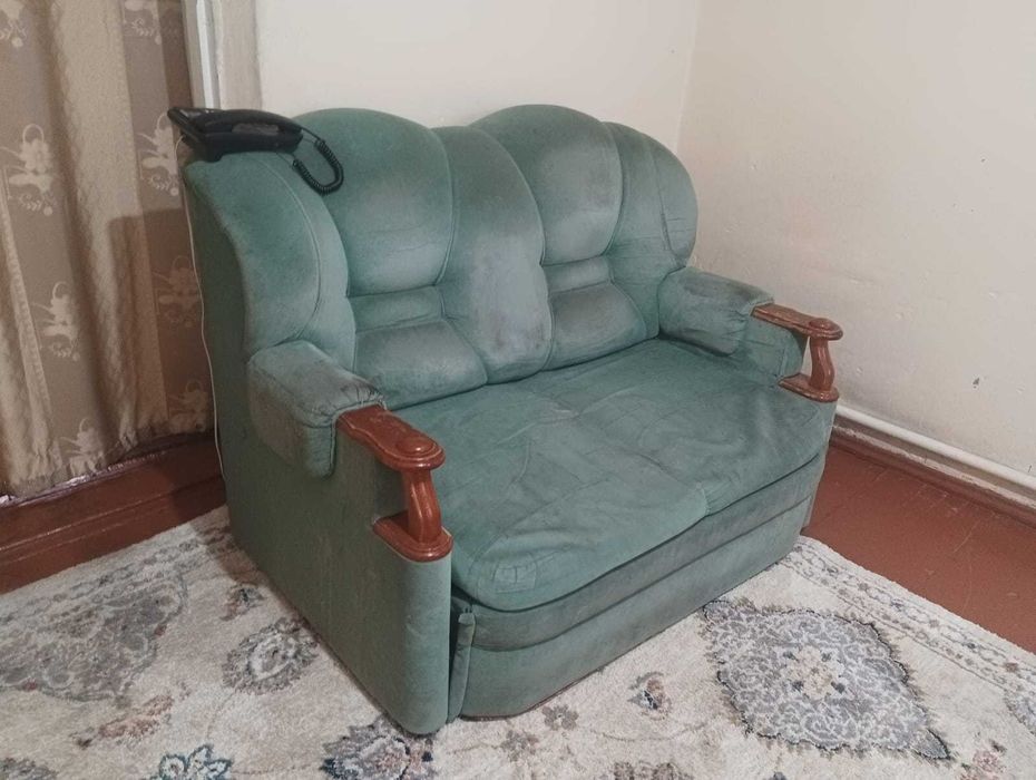 Диван продам двухместный