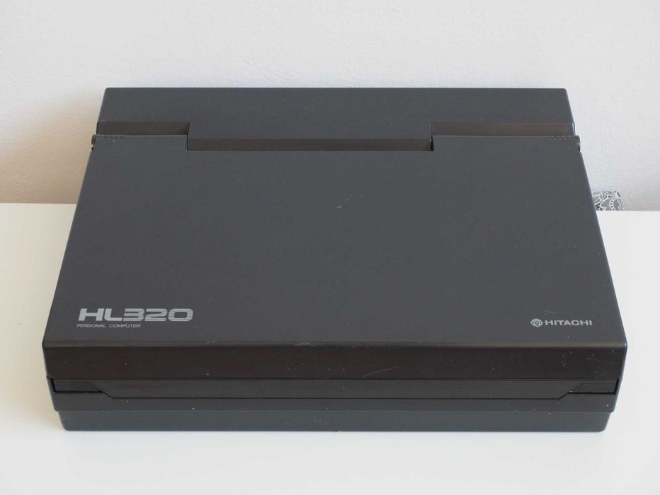 Hitachi HL320, laptop retro, Intel x86, MS-DOS