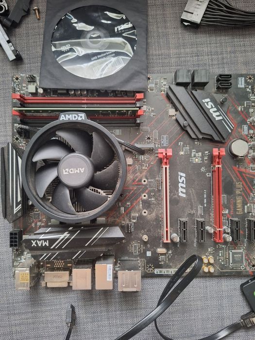 Placa de baza MSI B450, Hard SSD, RAM, procesor