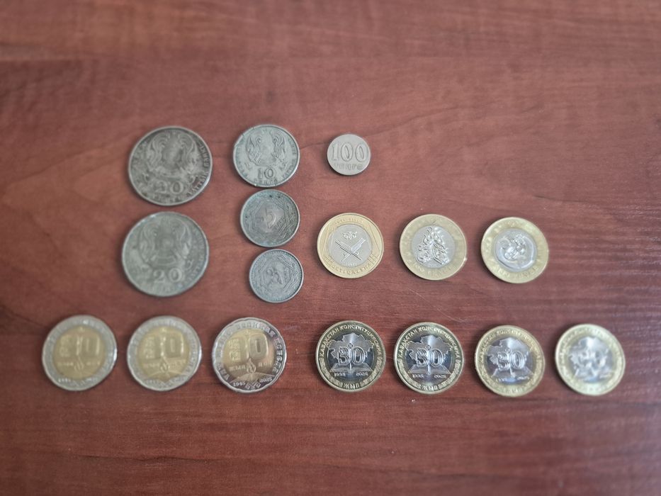 Купюры и монеты Кз и США