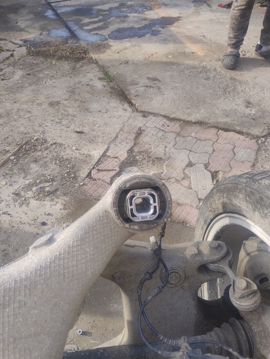 Punte spate jug spate BMW F10 turbo injector, rezervor, aripa usa far