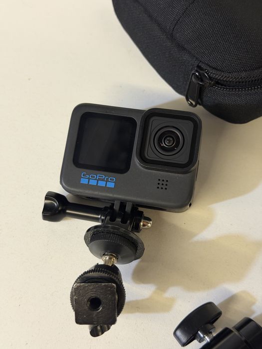 Go pro hero 11 cu 3 acumulatori si incarcator