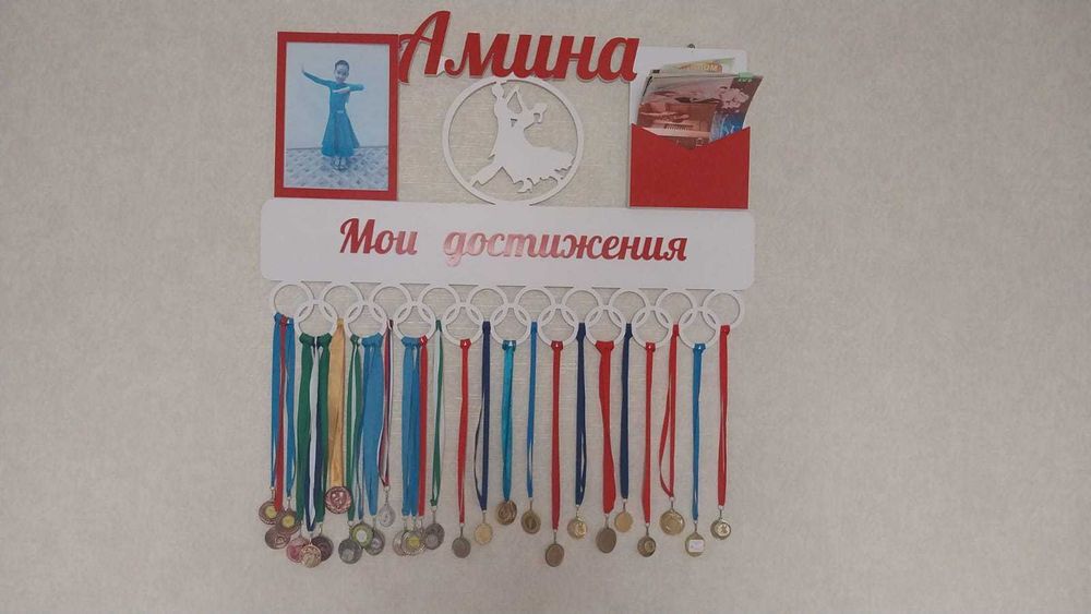 Продам медальницу