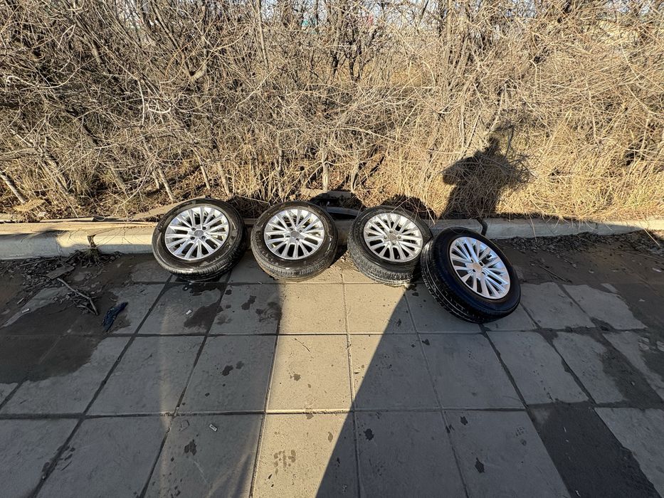 Продам 4 колеса(комплект) летние R 15 185/65