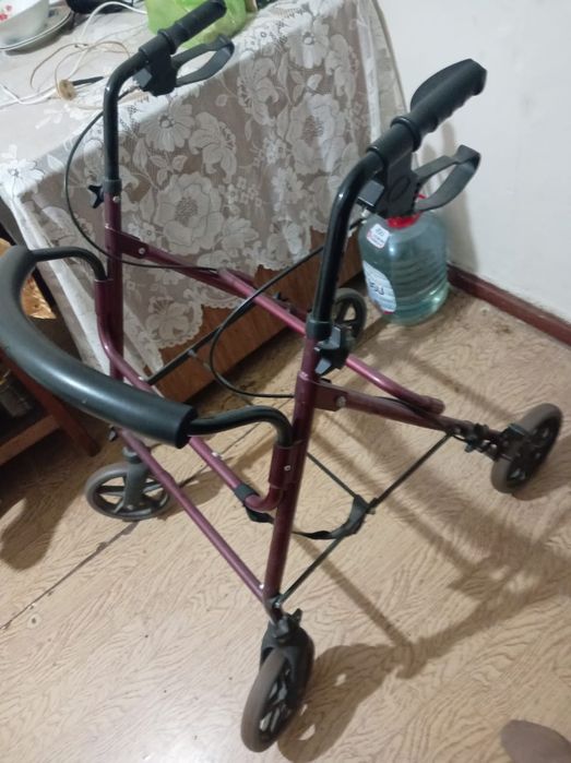 Продам инвалидную коляску
