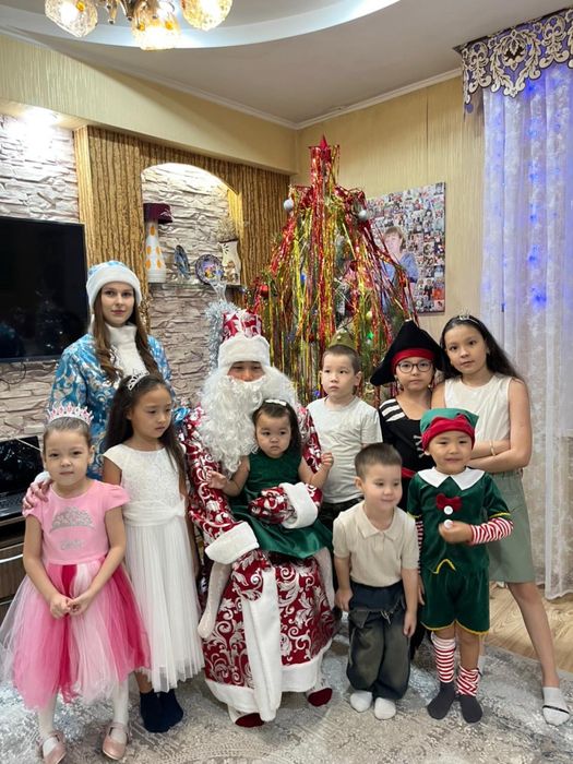 Дед Мороз и Снегурочка.