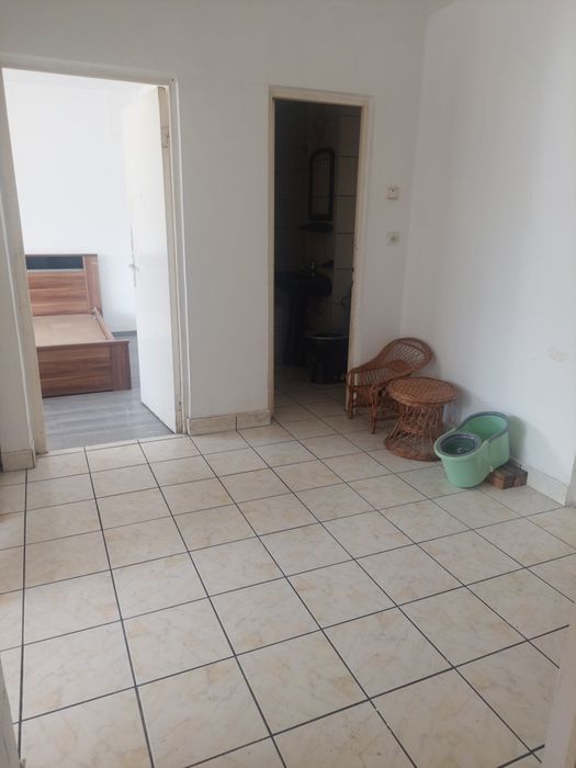 Apartament et.1,comf.1,deco. 53 mp hol mare open space cu bucataria