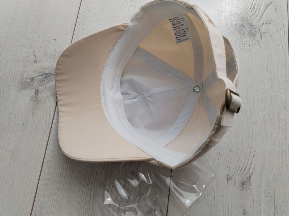 Шапка с козирка за бебе