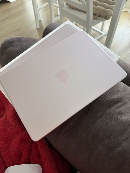 Vând Apple MacBook Neo