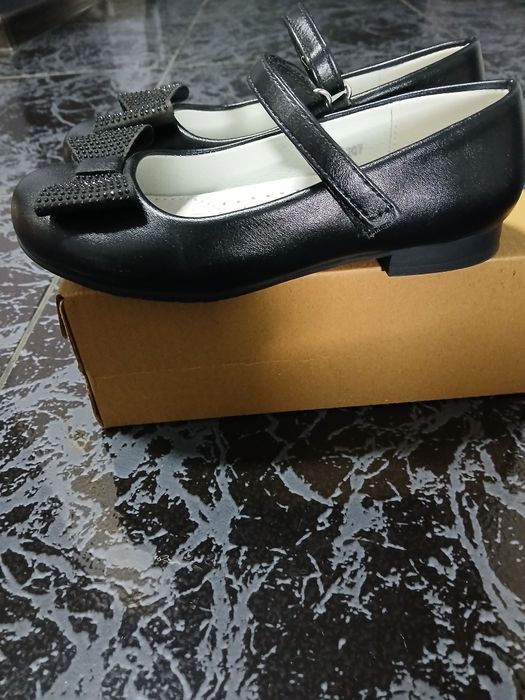 Продавам детски сандали