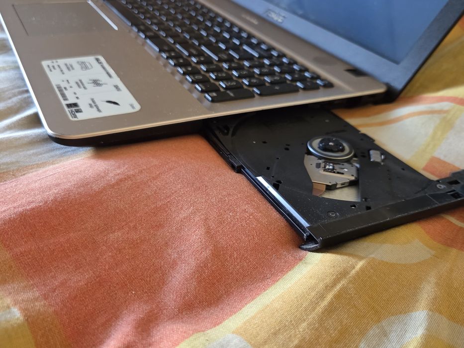 Vand Laptop ASUS