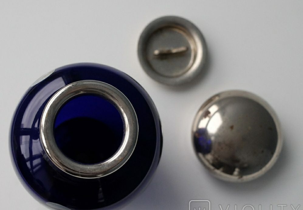 Чайница — предмет чайной посуды, ёмкость для хранения чая.