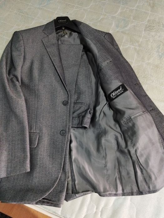 Продам костюмы мужские