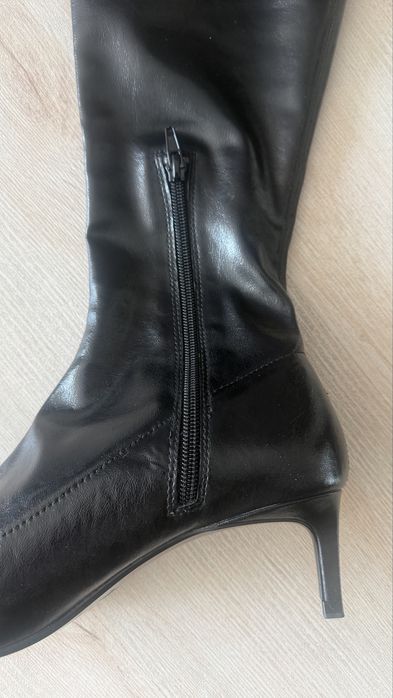 Сапоги ZARA на каблуке киттен хилл