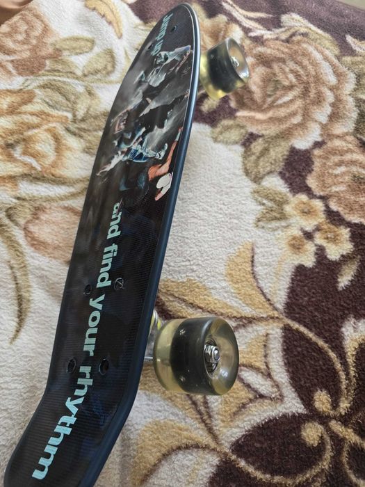 Vând skateboard nou