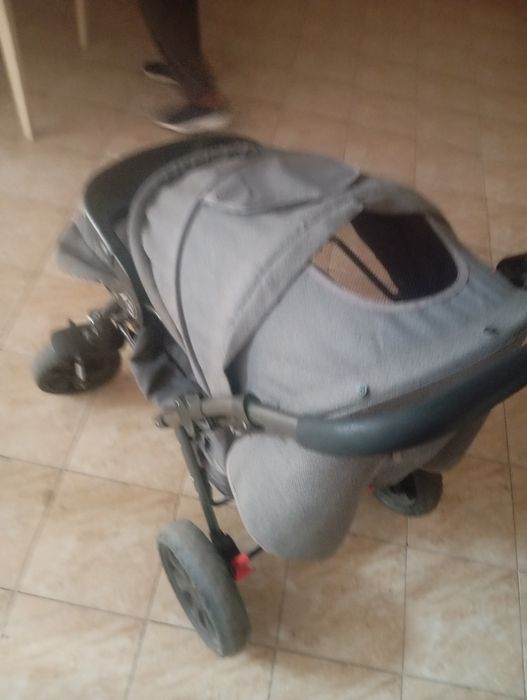 Yigʻiladigan bolalar kolyaskasi