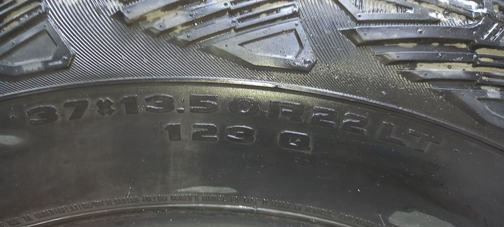 Продам шины 37/13.5/R22