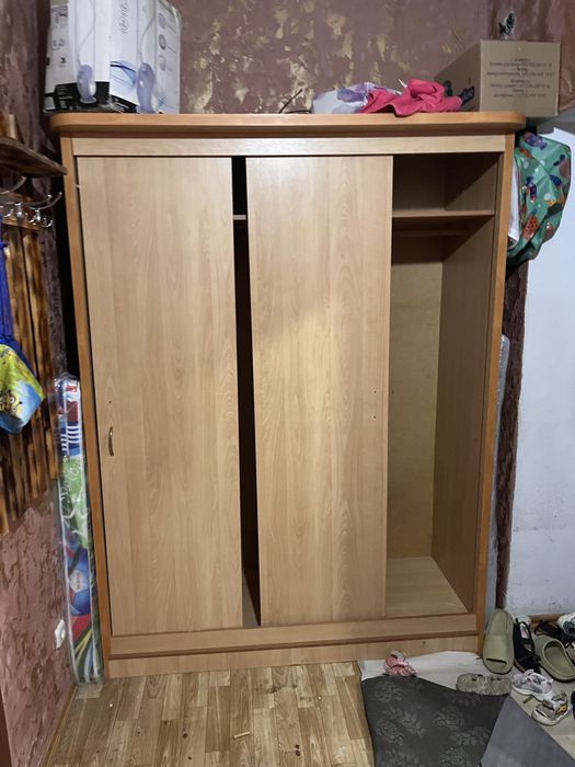 Продам шкаф размер 1.70 высота 2 м